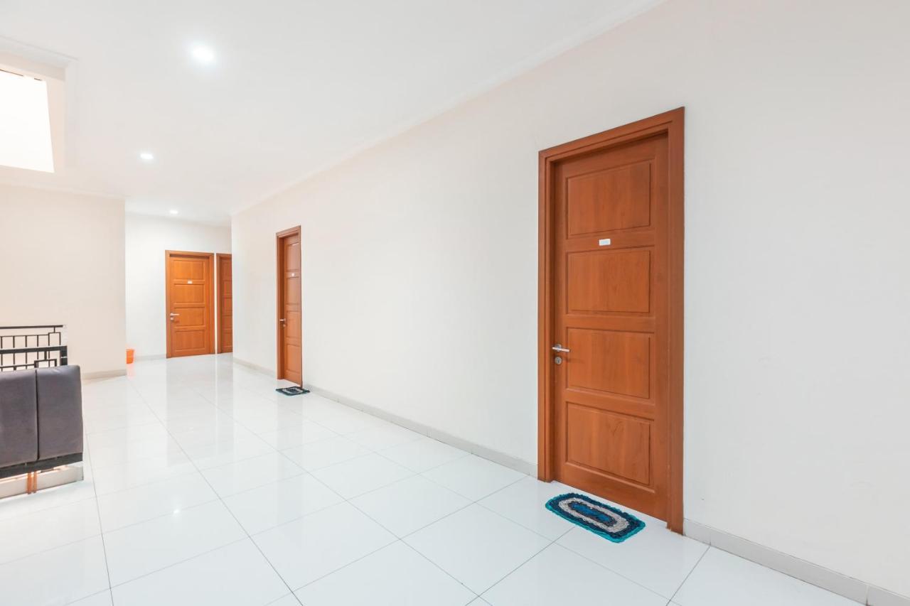 Reddoorz Near Universitas Esa Unggul Bekasi Harapan Indah Eksteriør bilde