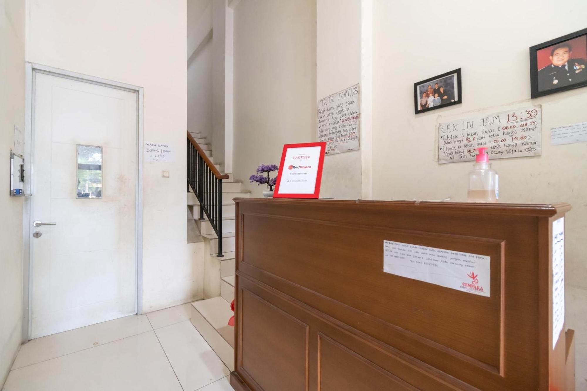 Reddoorz Near Universitas Esa Unggul Bekasi Harapan Indah Eksteriør bilde