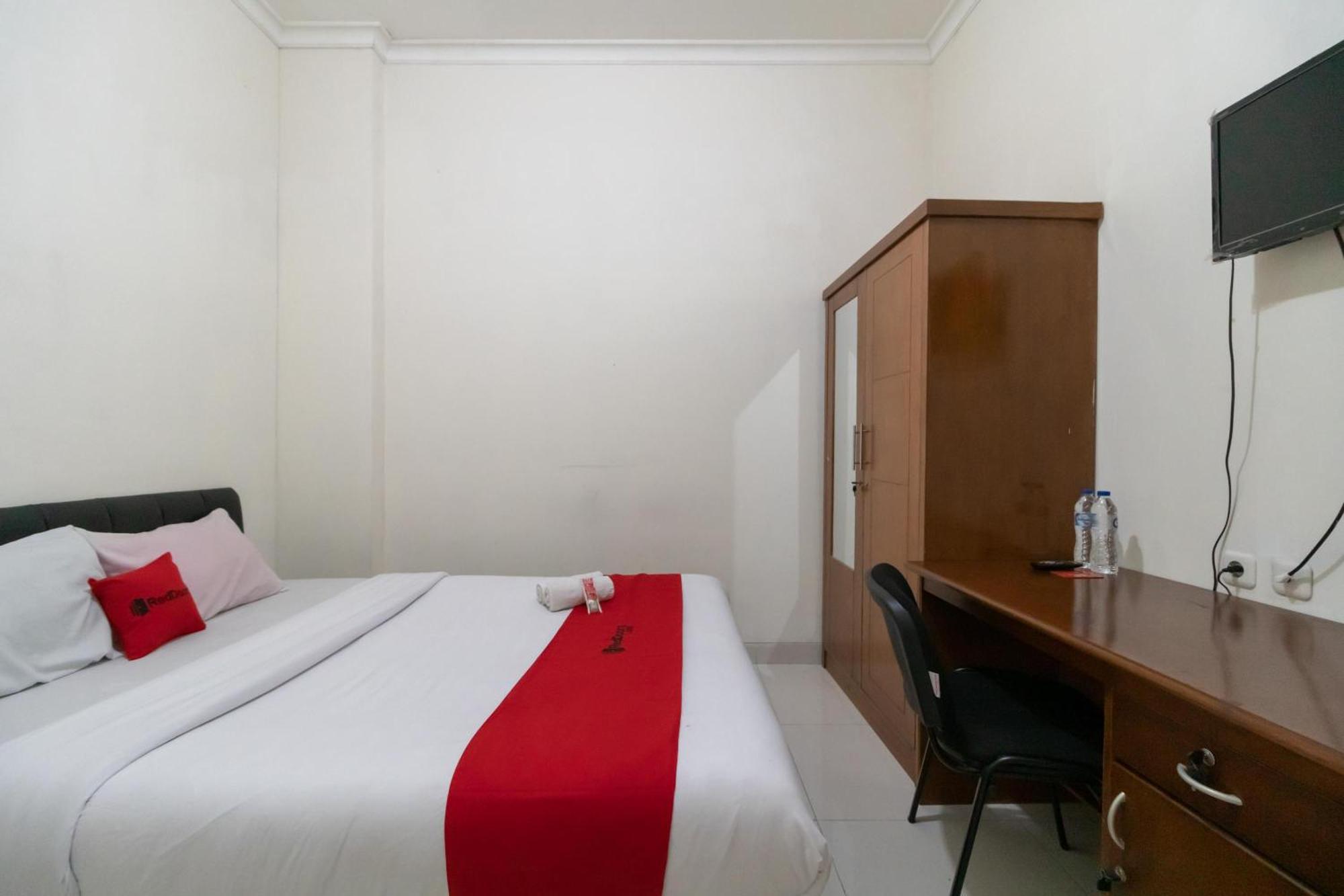 Reddoorz Near Universitas Esa Unggul Bekasi Harapan Indah Eksteriør bilde
