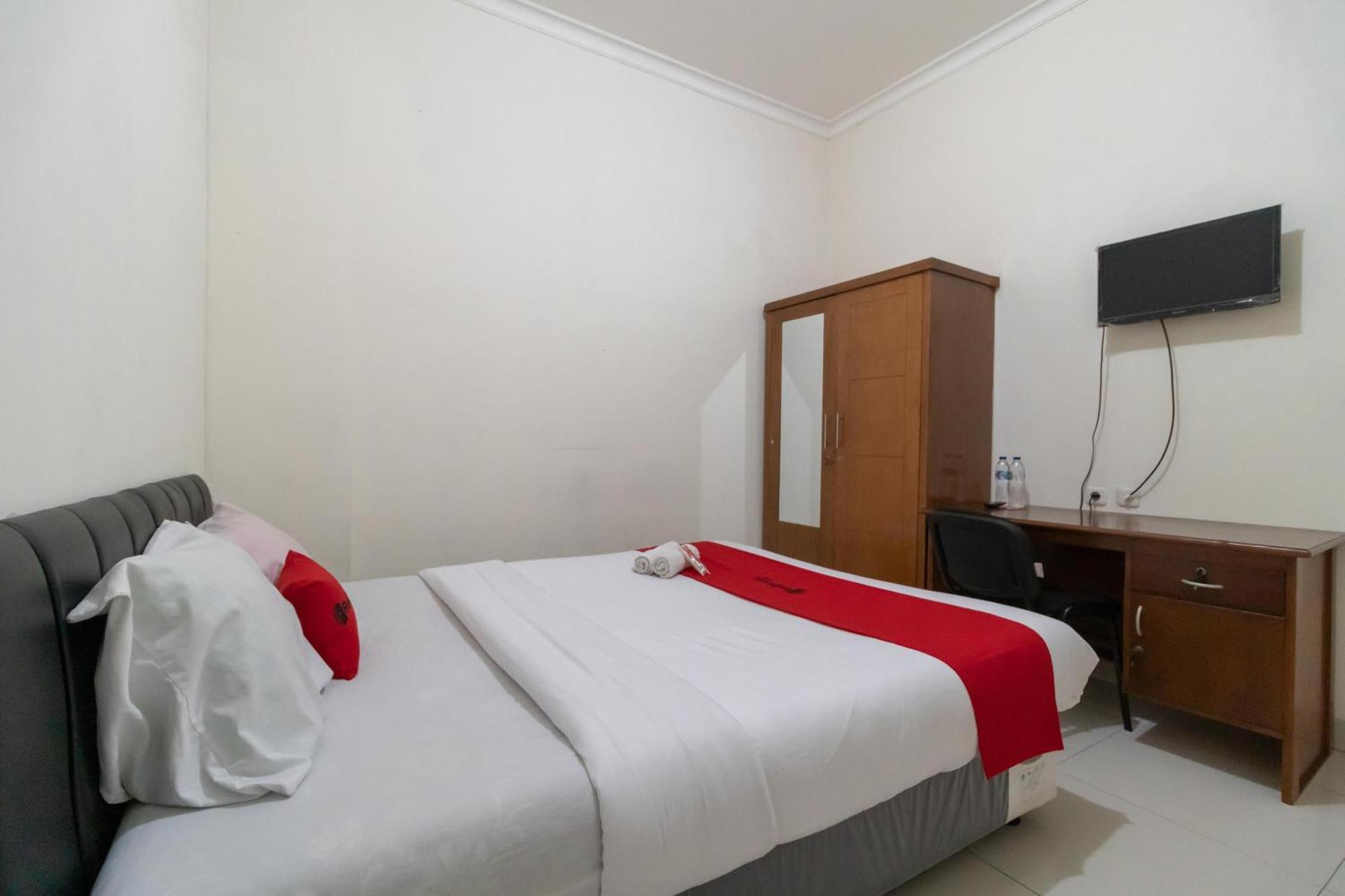 Reddoorz Near Universitas Esa Unggul Bekasi Harapan Indah Eksteriør bilde
