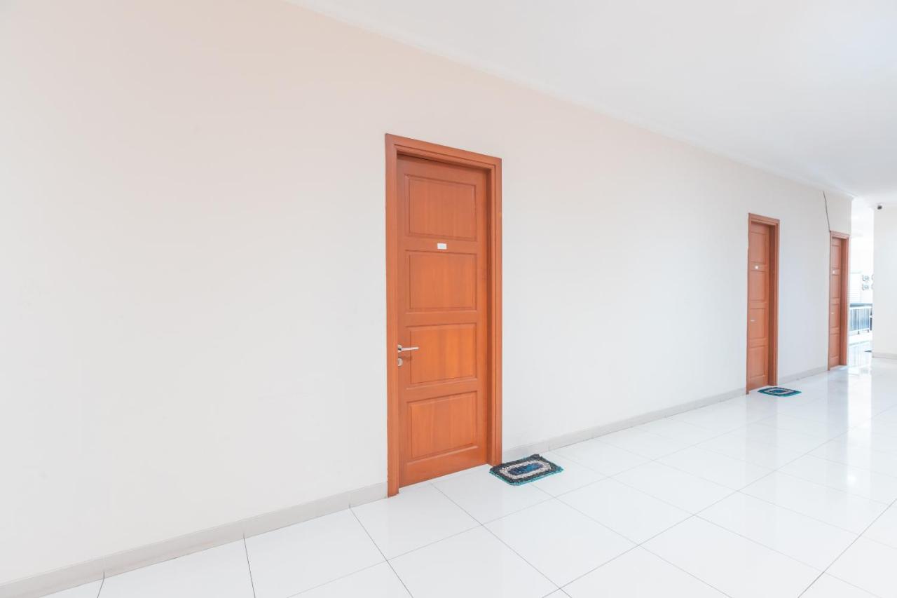 Reddoorz Near Universitas Esa Unggul Bekasi Harapan Indah Eksteriør bilde